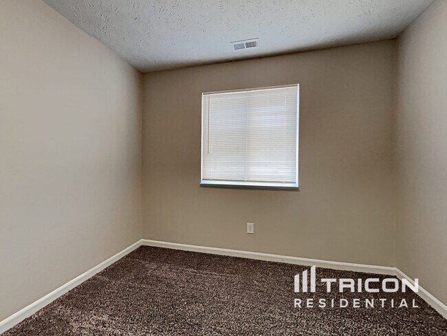 Building Photo - 644 Scotch Pine Dr
