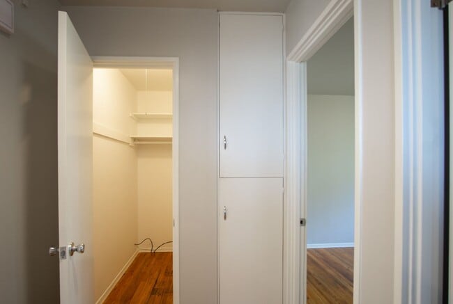 Building Photo - ONE MONTH FREE! Renovated Mid-Century 2Bdr w/Hardwoods, Dishwasher + Pets OK