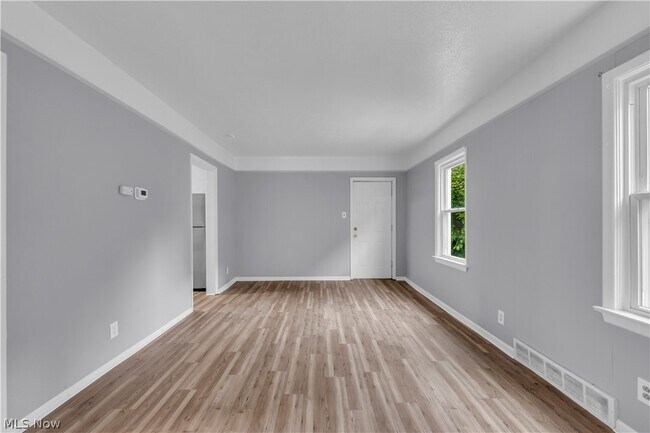 Building Photo - 2115 Dowd Ave