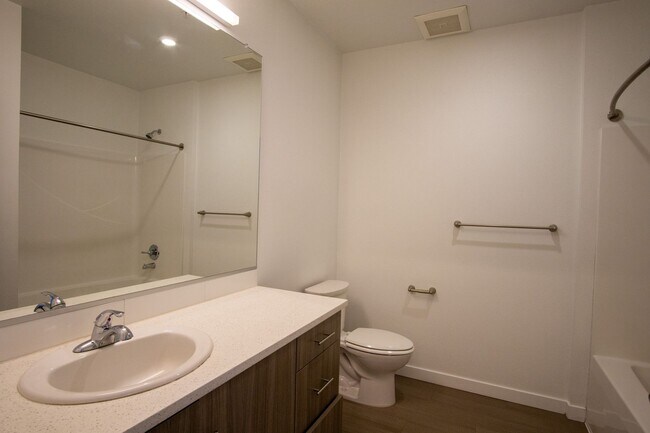 Building Photo - CHRISTMAS COMES EARLY: $500 FOR YOU! 2nd Floor Modern & Sleek 1Bdr in Sellwood!
