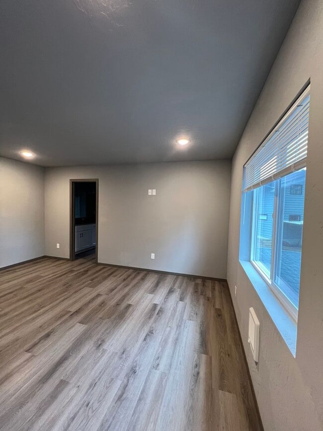 Building Photo - 1306/1308 E Farwell