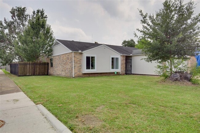 Building Photo - 15803 Pryor Dr