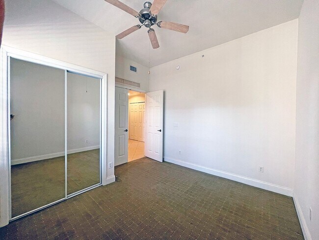 Building Photo - Lovely 3/2 Luxury Condo In Reunion