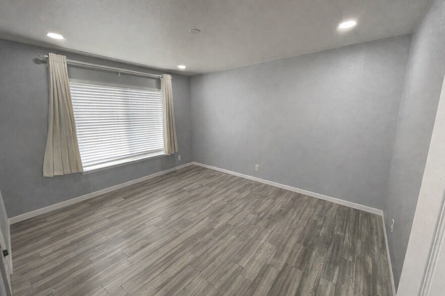 Building Photo - 4521 Gibraltar St