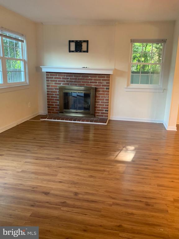 Building Photo - 133 Woodlake Dr