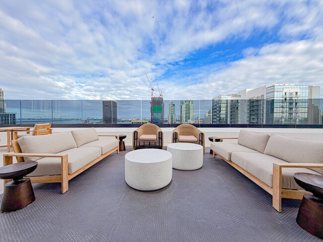 Building Photo - 225 N Miami Ave