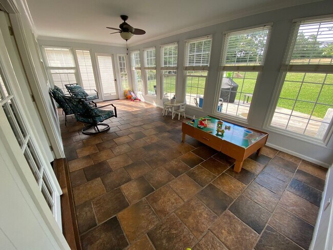 Building Photo - A little slice of paradise within minutes to downtown Greenviille