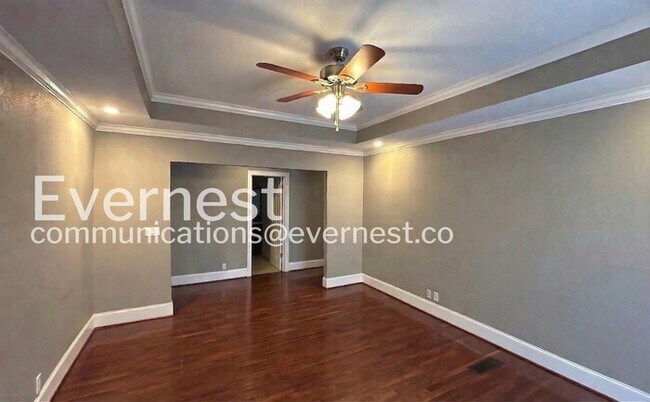 Building Photo - 2102 Vine St