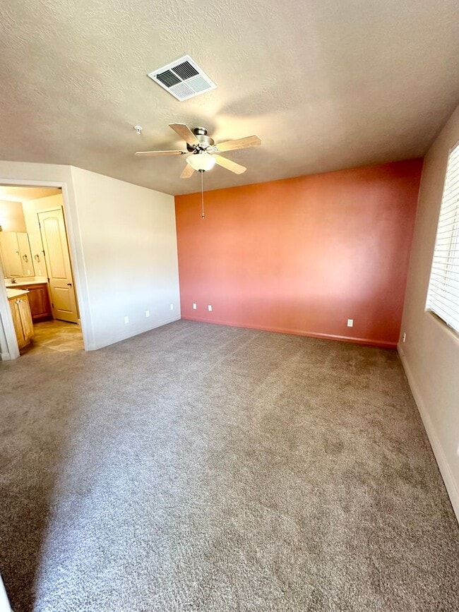 Building Photo - Beautiful Las Palmas Condo