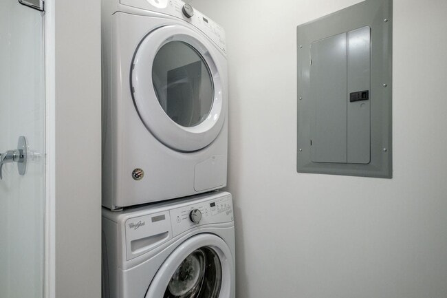 Building Photo - 2BR/2BA Old Port Condo Onsite Parking Available, Fitness Room and Elevator