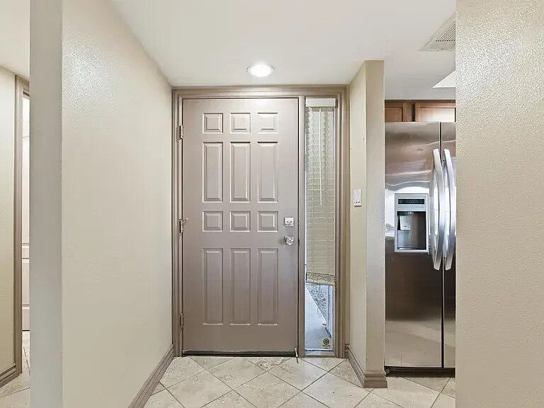 Building Photo - 7675 N 1st St