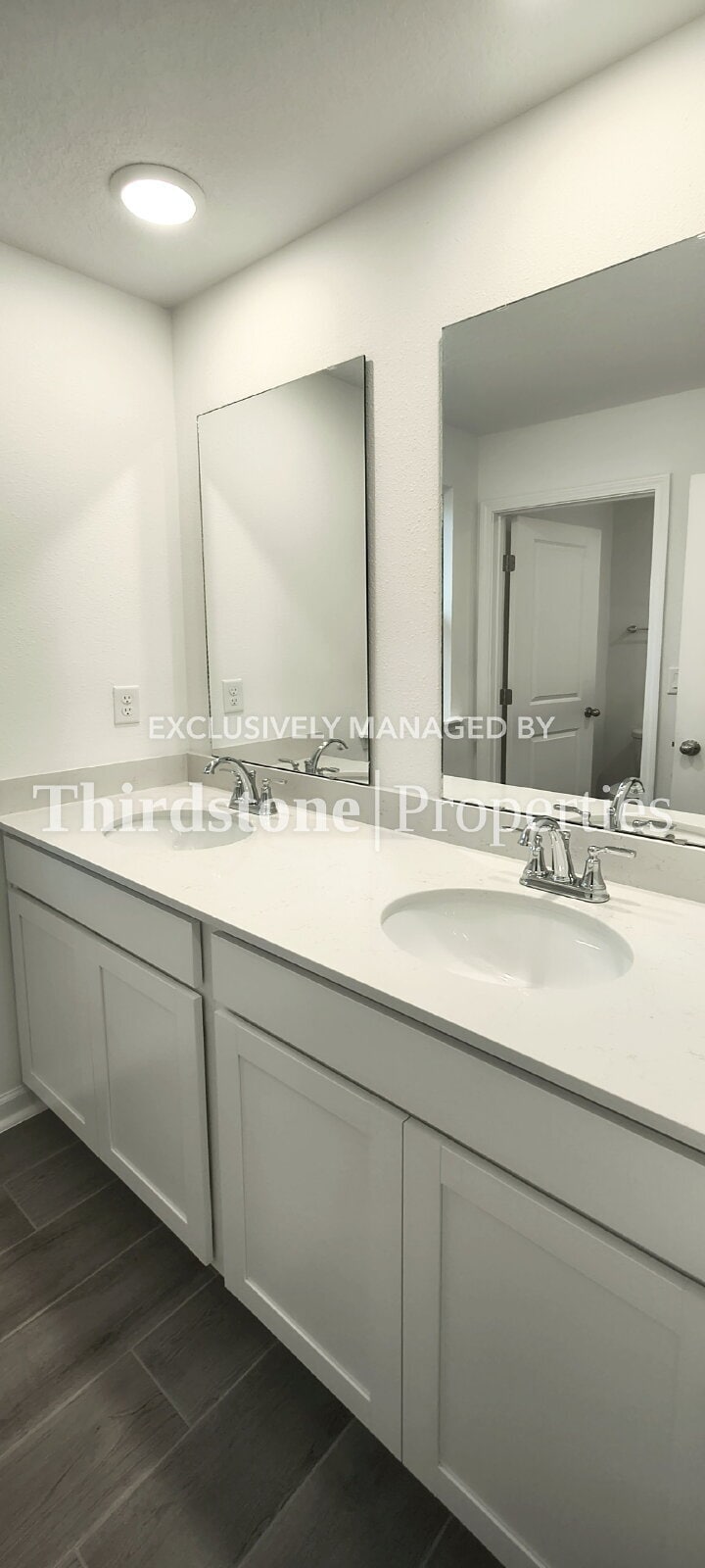 Building Photo - 8225 Cedar Run Ln