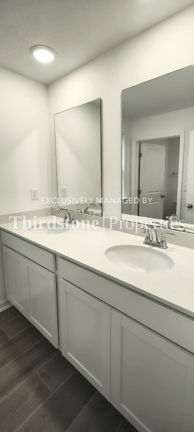 Building Photo - 8225 Cedar Run Ln