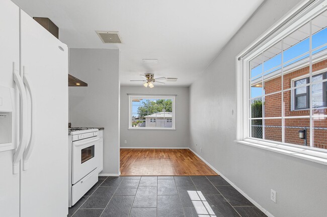 Building Photo - 3 Bedroom 2 Bath Conveniently Located House!