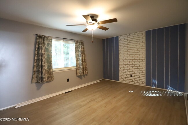Building Photo - 207 Coville Dr