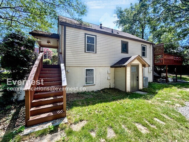 Building Photo - 1391 N Druid Hills Rd NE
