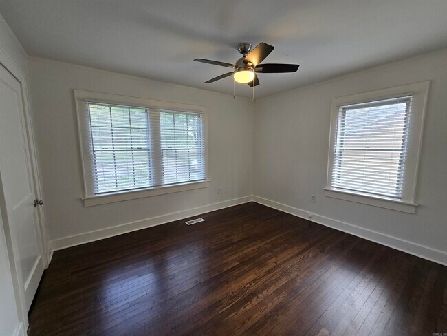 Building Photo - 3117 N Cypress St