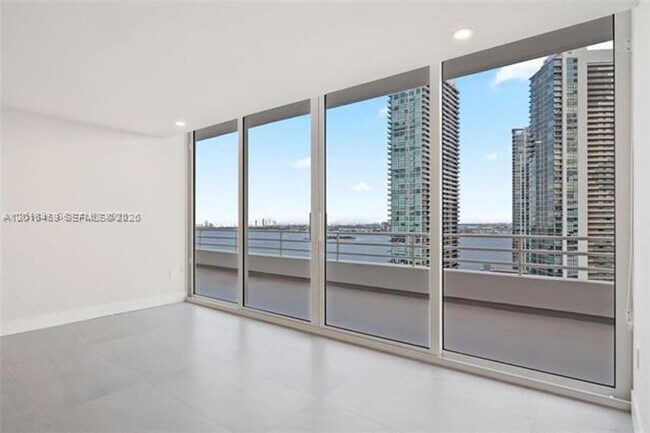 Building Photo - 555 NE 34th St