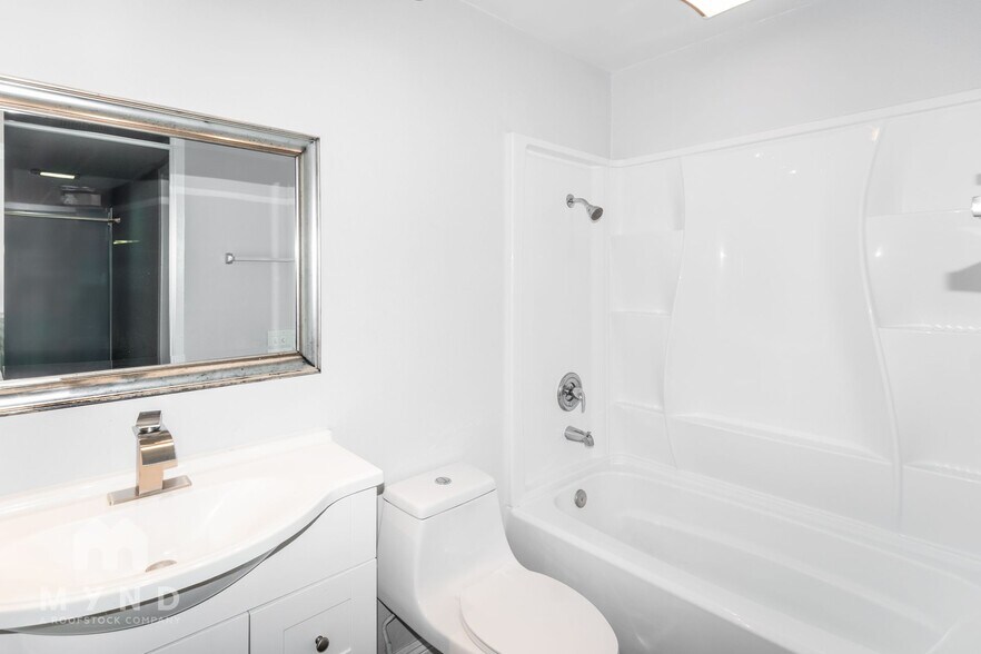 Building Photo - 17081 W Bernardo Dr