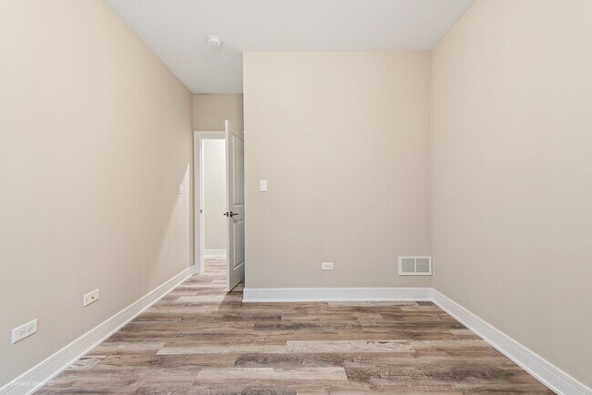 Building Photo - 6530 S Maryland Ave