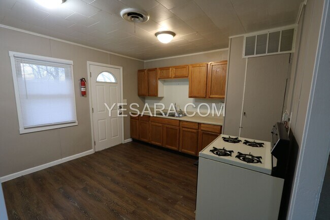 Building Photo - 2911-2911 Market St