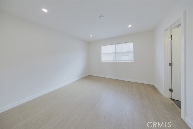 Building Photo - 620 S Lake St