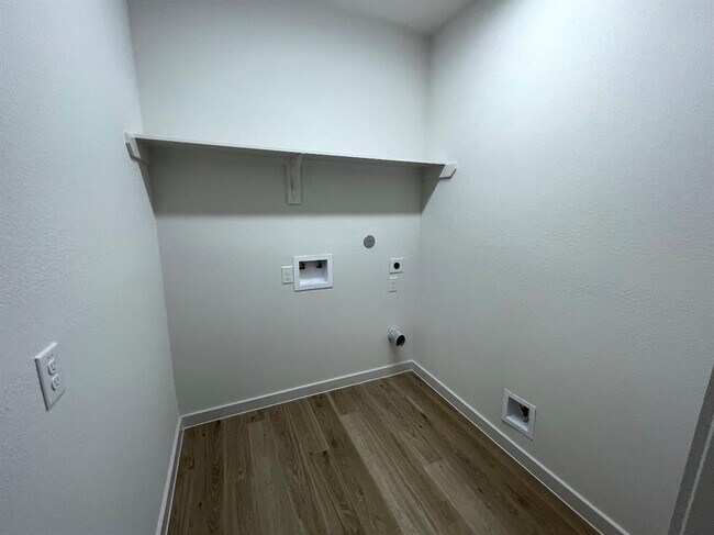 Building Photo - 2517 Appian Way