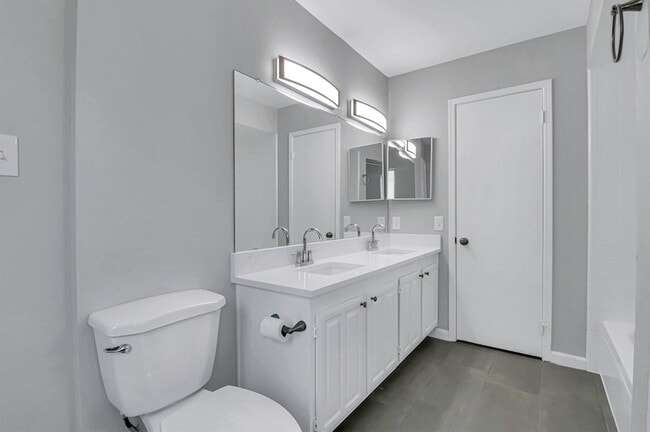 Building Photo - 401 S Cannady Dr