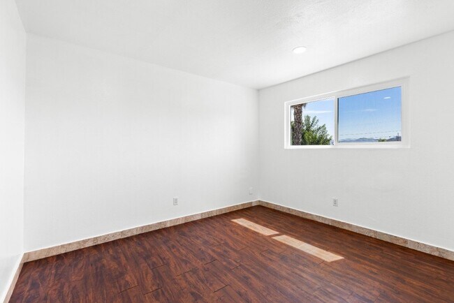 Building Photo - 1031 Leslie Rd