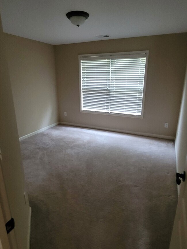 Building Photo - Home For Rent