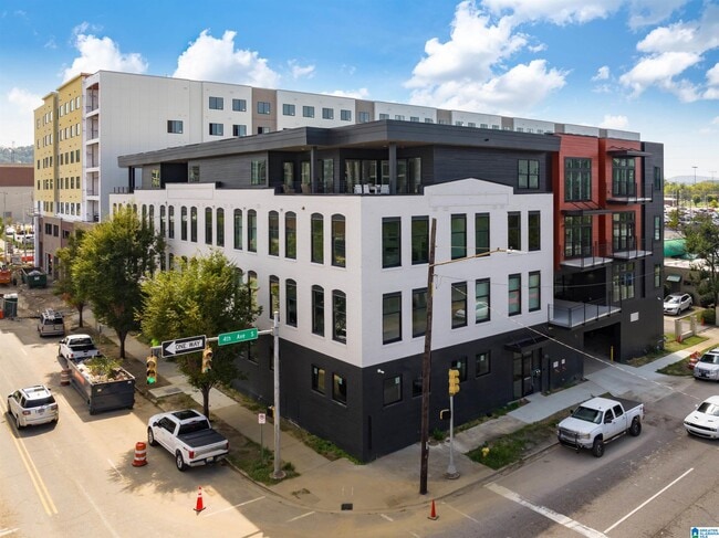 Building Photo - 1329 4th Ave S