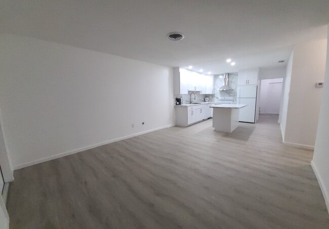 Building Photo - 3031 NE Savannah Rd