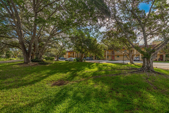 Building Photo - 848 SW 9th St Cir