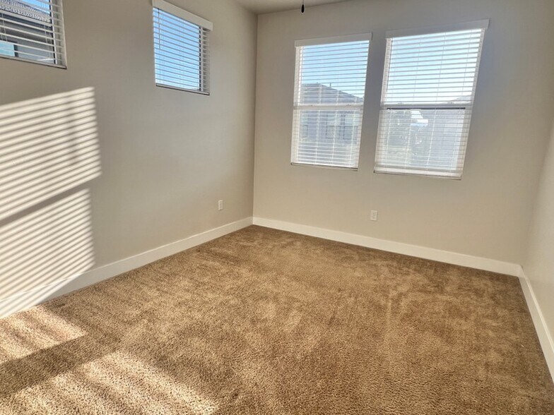 Building Photo - 843 American Beech Ln