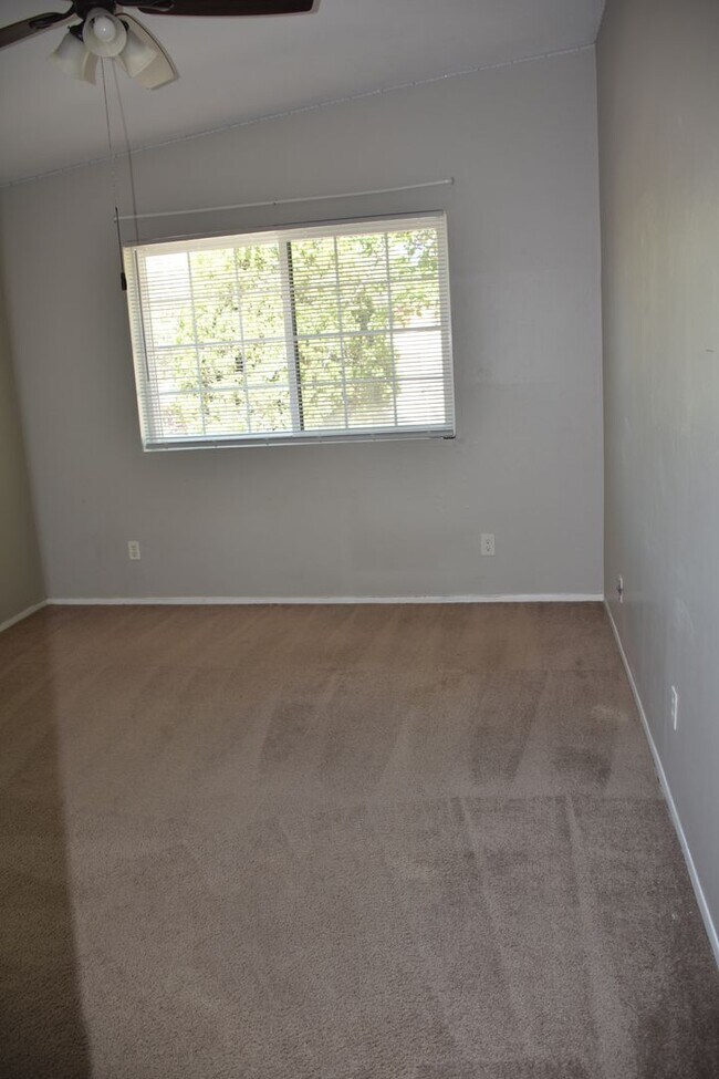 Building Photo - Great home in Mature Neighborhood
