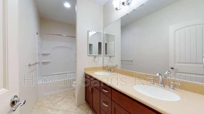 Building Photo - 1155 Kakala St