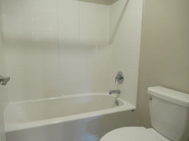 Building Photo - Light and bright 4 bedroom, 2.5 bath home in Covington's Maple Hills community