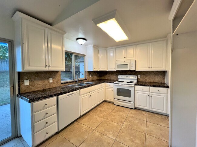 Building Photo - 3336 Irvindale Way