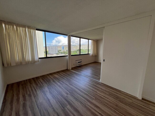 Building Photo - Kukui Plaza Diamond Head Tower- 1 Bed, 1 B...