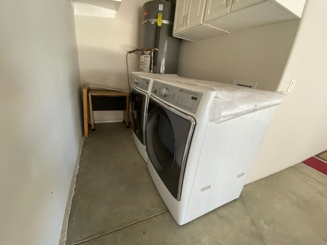 Building Photo - Beautiful Four Bedroom Townhouse in Pasadena