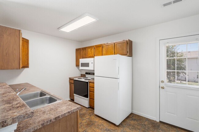 Building Photo - 5001-5003 Betty Jean Way