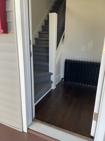 Building Photo - 32 Oakland St