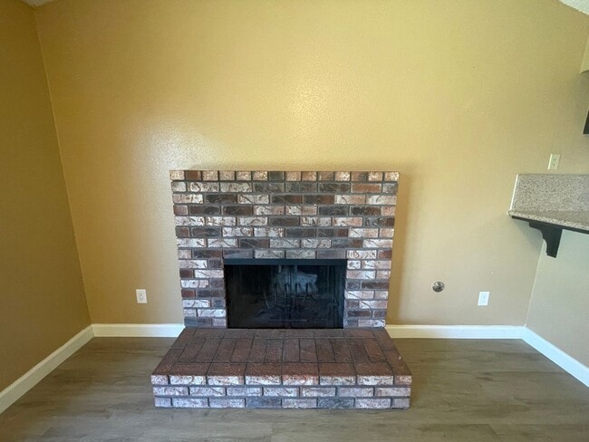 Building Photo - 3233 Nightingale Dr