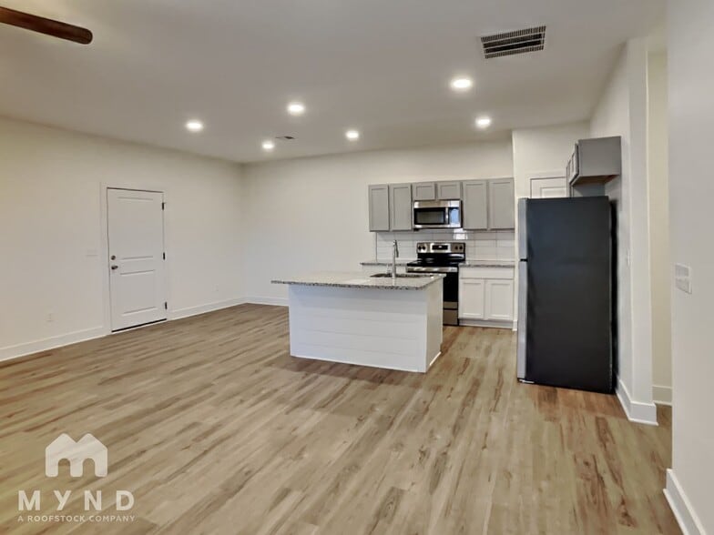 Building Photo - 5812 E Bristol Cir