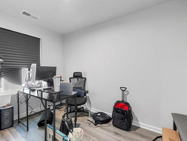 Building Photo - Lease OR Lease to Own