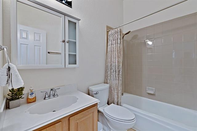 Building Photo - 18 Equestrian Ct