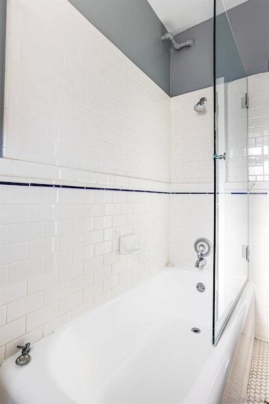 Building Photo - 702 Ash St