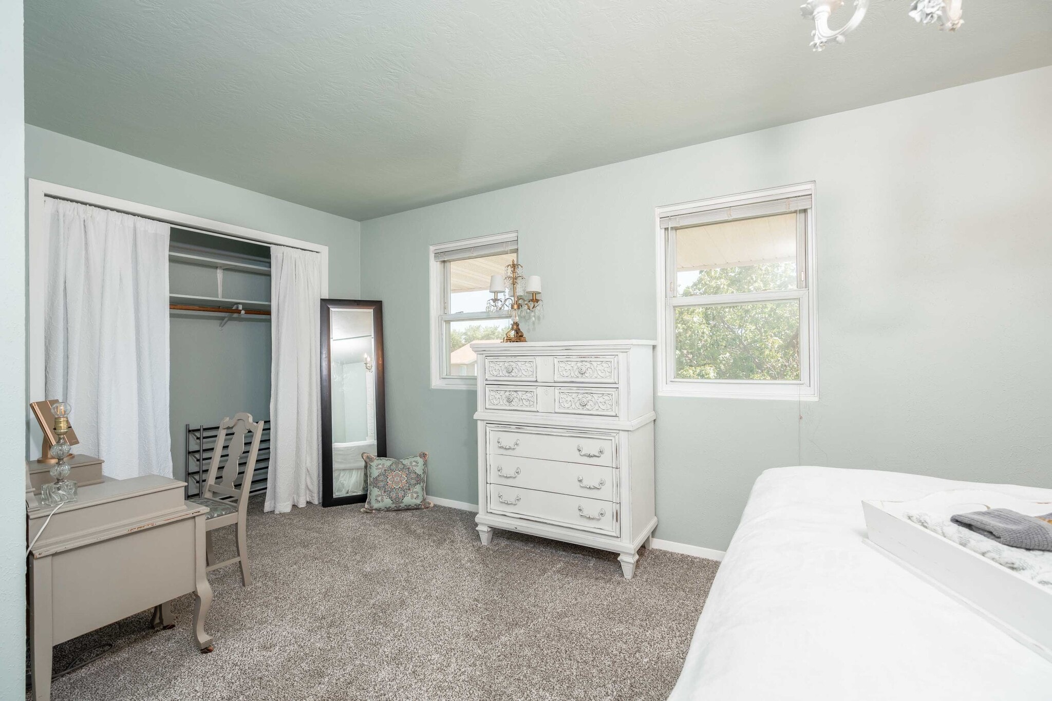 Bed 2 - 1304 E Sylvan Cir