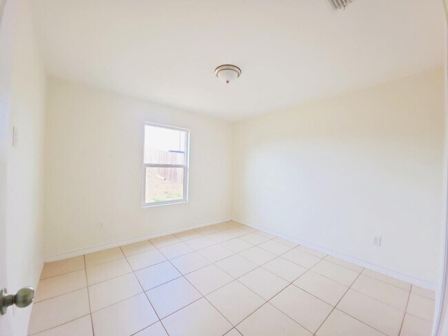 Building Photo - 2206 Durazno Ct