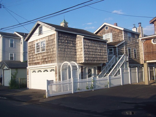 Building Photo - 28 Virginia St